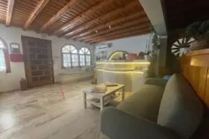 Zisis Pension, Tourlos