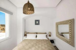 5 bdr luxury villa with pool and jacuzzi, Akrotiri