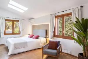 Villa in Son Servera With Beach & Pool, Cala Bona