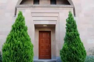 Villa Hyusisayin Charagayt, Yerevan