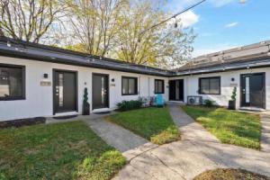 Chic City Retreat 93I Sleeps 2 Apartments, Columbus