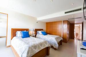 Aqua Loft Beachfront Condo Juan Dolio Apartments, Guayacanes