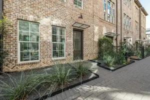 Modern Home, Private Balcony, Near Rainey & Lady Bird Lake Haus of Z Cottage, Austin
