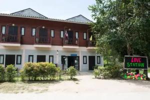 Love Station Hostel, Baan Tai