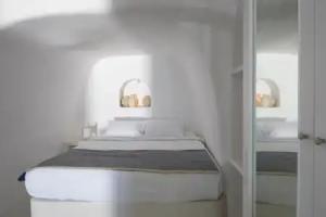 Lathouri Cave Villa, Oia