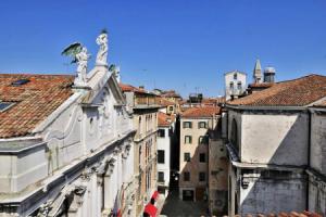 Al Theatro Palace, Venice