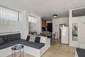 Seaside Gem Near Heraklion Villa Maro III Getaway, Kokkini Khanion