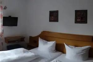 Zur Linde Gasthof Guest house, Ellwangen