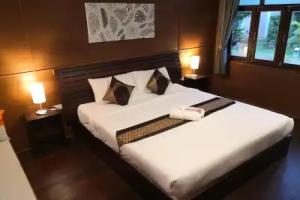 Baan Suan Rim Klong, Lanta Island