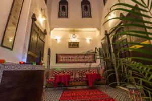 Riad Taha, Fes