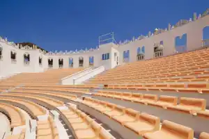 Kremlin Palace Hotel, Lara