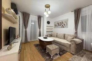 I&I Apartments 36, Kraguyevats
