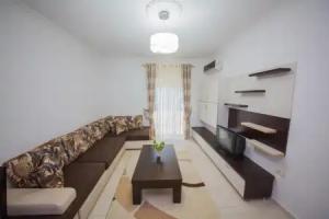 Apartments Qerret, Golem