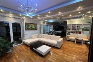 Luxury Rooftop Apartament, Fier