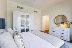 Stylish 1br - Extra Bed With Burj Khalifa View Apartments, Dubai