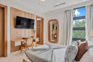 Contemporary 5 BR Luxury Golf Villa w Large Pool, Punta Cana