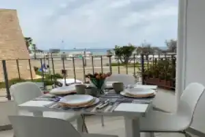 A 100metri Dal Mare Difronte Alla Torre Saracena. Hotel, Maruggio