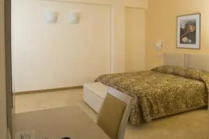 Neven Hotel, Ahtopol