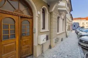 Oliver House, Brasov