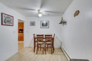 1 Mi to Downtown! Residential Duplex Tourist base, Bismarck