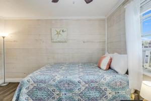Flirtly Flamingo Rp203a 2 Bedroom Duplex by RedAwning, Rockport