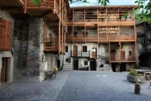 Contrada Beltramelli, Villa di Tirano
