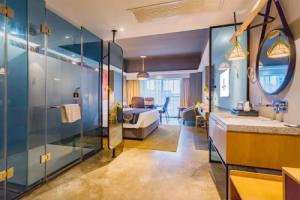 Rezen Select East Railway Station Hotel, Nanning