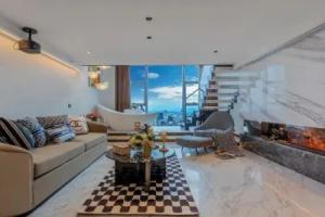 Gao Yin · Yundi Skyline Luxury Residences (Kunming Tongde Plaza Baiyun Road Metro Station Branch) Apart-hotel, Kunming