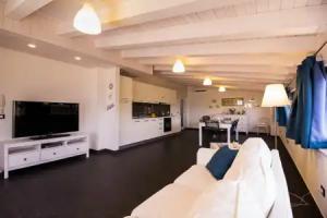Casesicule: Corallo Charme Sea View Apartment On The Promenade Beach At 30 M Wi fi, Pozzallo