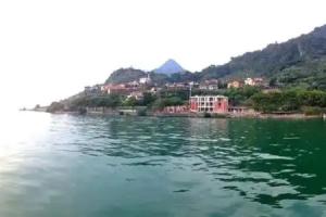 A Lago, Marone
