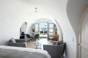 Petit Palace, Fira