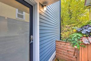 2 Mi to Capitol Hill & Lumen Field! Escape Apartments, Seattle