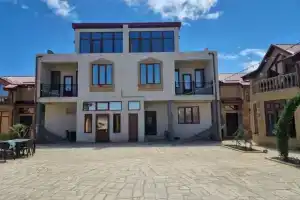 Domik u Morya, Derbent