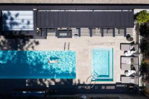 Desolation Hotel, Stateline