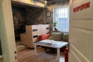beta hostel, Van