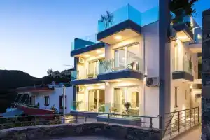 Akrogiali Apartments, Balion