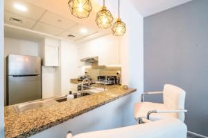 Glamorous Apt With Balcony Facing Burj Khalifa Apart-hotel, Dubai