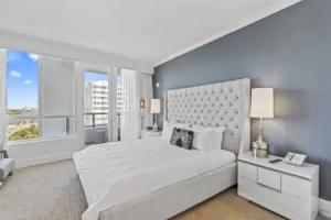 Luxury apt with Bay View at Apartments, Miami Beach