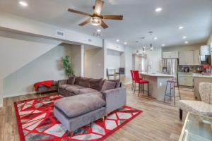 Sleek & Central! Stay Near Med Center Mini-hotel, Houston