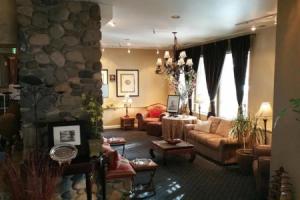 The Lodge at Kingsbury Crossing, Stateline