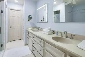 Near Nrg! Cozy + Private Home w/ Garden Apartments, Houston