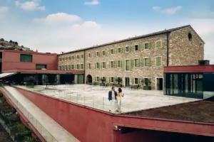 ROXANICH Winery and Design Hotel, Mile