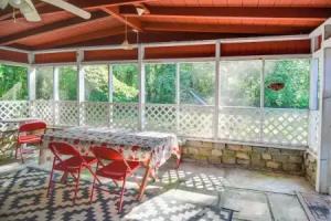 Pet-friendly Norfolk Retreat ~ 7 Mi to Beach! Hotel, Chesapeake