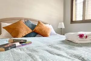 Modern Downtown 3BR by Ahlan Hospitality Apartments, Nazareth