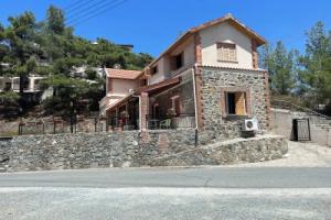 Charming Villa in Pano, Cyprus - Your Home Away From Home, Platres