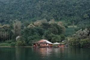 The Floating Lake House, Thong Pha Phum