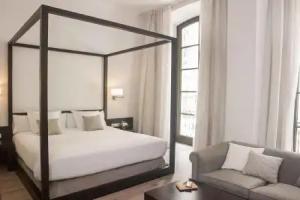 Catalonia Molina Lario, Malaga