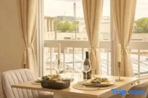 Parisian Studio with Eiffel Tower view & lift, Boulogne-Billancourt