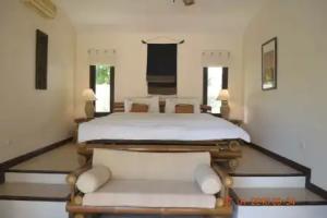 4 Bedroom Villa Gold Footsteps to Beach, Ban Bang Po