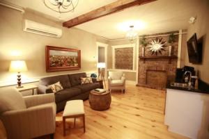 229 King Luxury Suites, Charleston